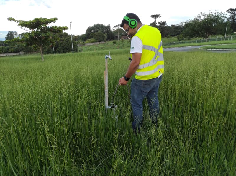 Inspeção de vazamento industrial com correlacionador de ruídos acqualy soluções